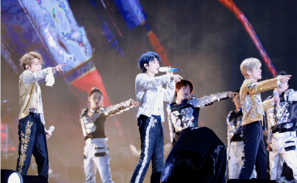 话说tfboys上次合体还是在2020年的7周年演唱会上.