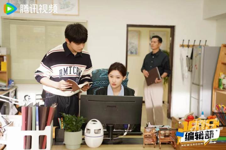 《1818黄金眼》真的拍成剧了!轻喜微短剧《1818编辑部》本周六开播