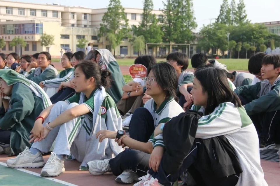 沙河中学举办2025年"玉兰杯"校园篮球赛