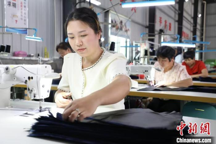 湖南新田乡村小车间搭建"家门口"就业圈