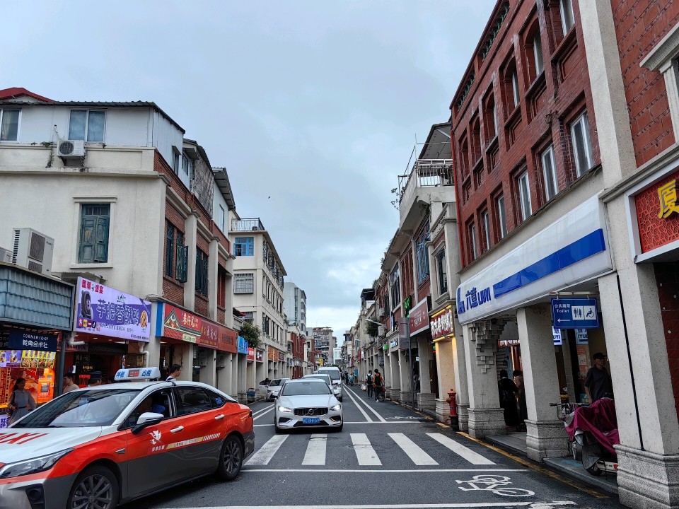 漫步厦门沙坡尾,品尝福建传统名小吃姜母鸭