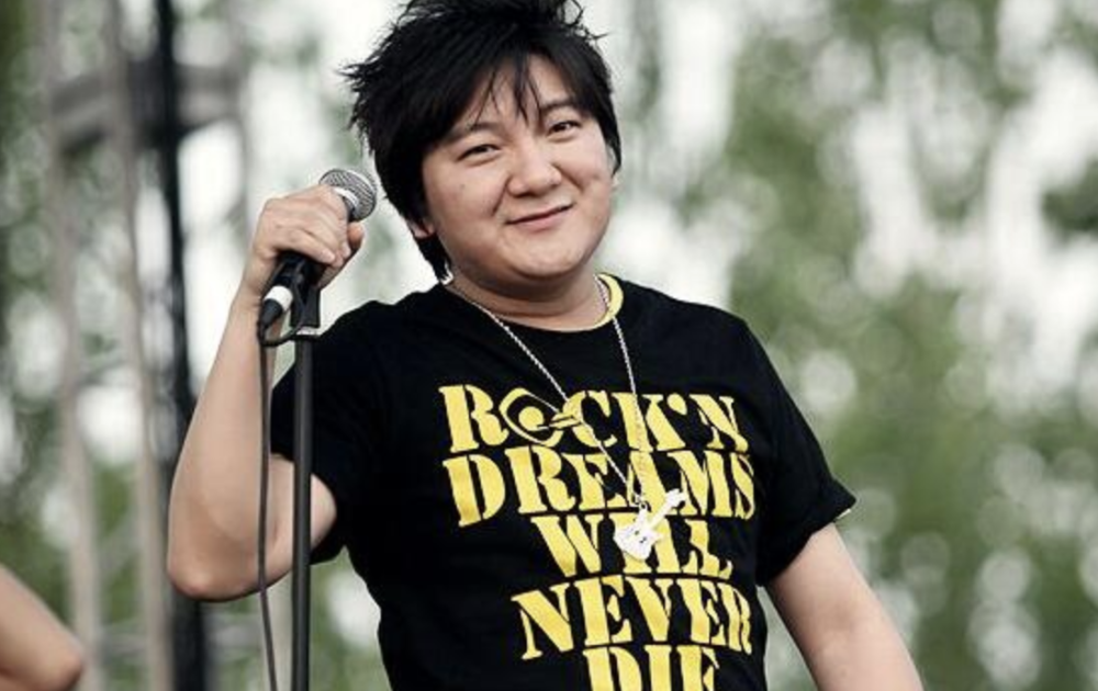 杨臣刚现状落魄引唏嘘,商演捞金被骂太垃圾,曾靠一首歌狂赚上亿_腾讯