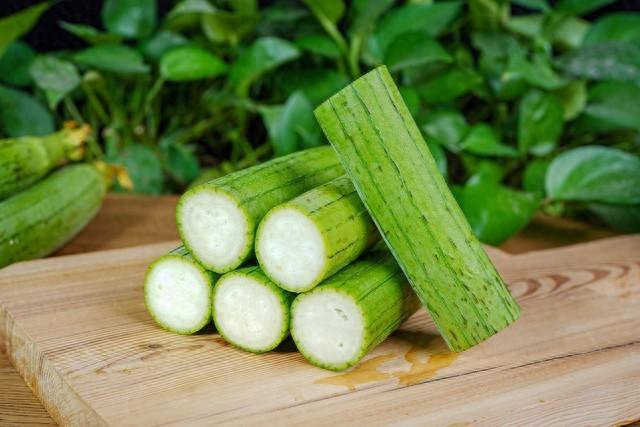 丝瓜有营养,但不能随便吃?医生:这5类人平时尽量远离_腾讯新闻