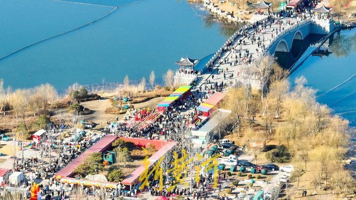 济南华山下办庙会美食非遗汇聚年味浓