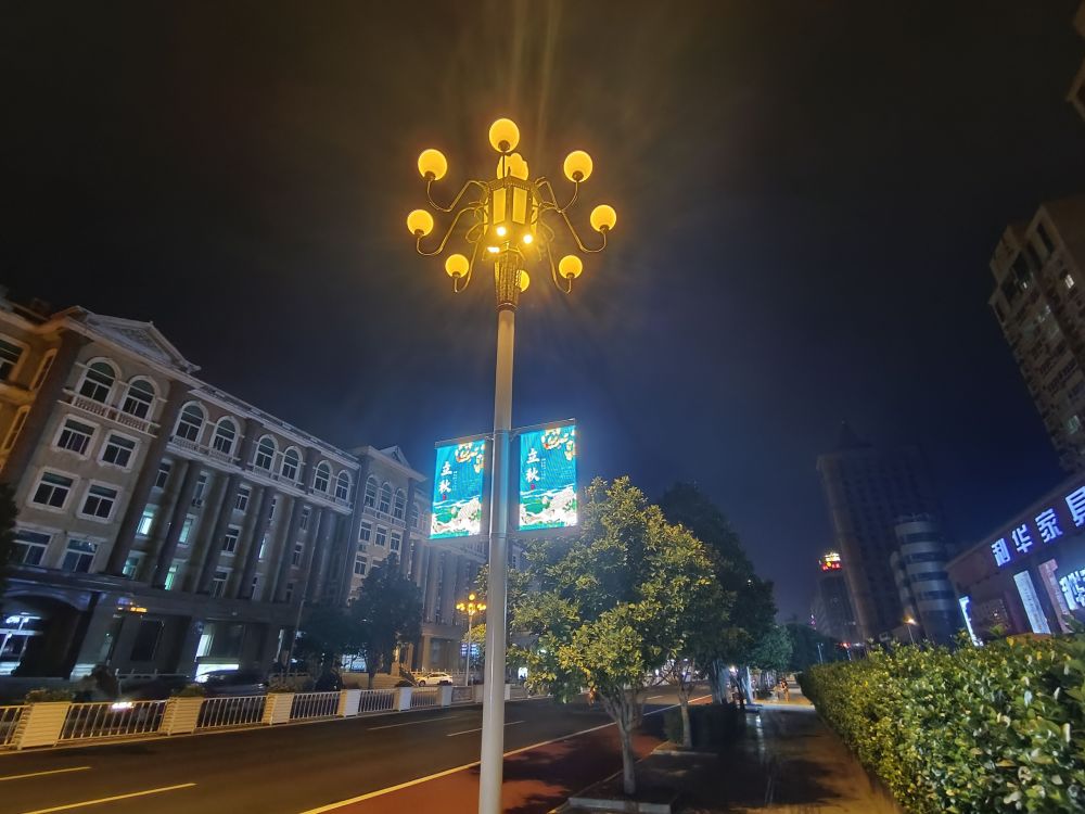 密云鼓楼东西大街华灯完成翻新市民在夜色下看到更美的白河