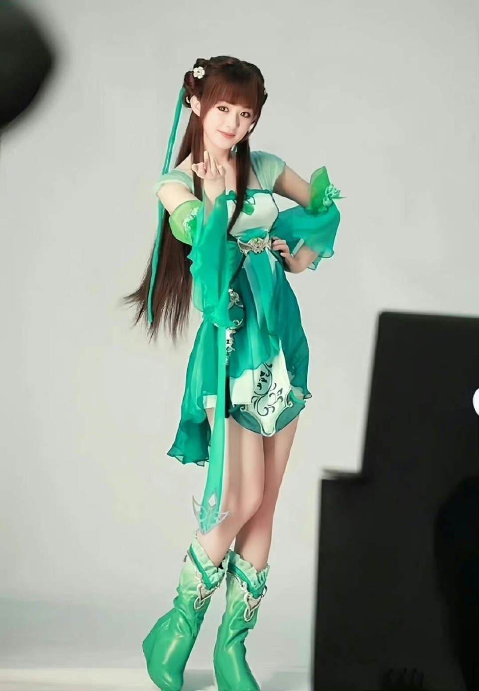 赵丽颖cos小乔青蛇,青衣丸子头巨可爱,玩家:这个造型太减龄了