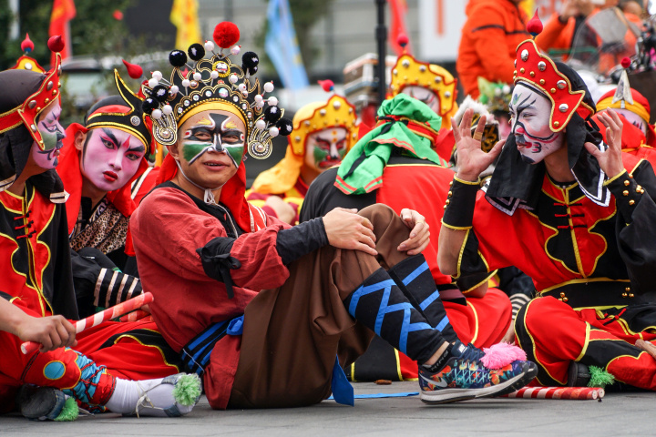 艺起评|"中华战舞"的舞之歌——以潮汕英歌舞为例_腾讯新闻