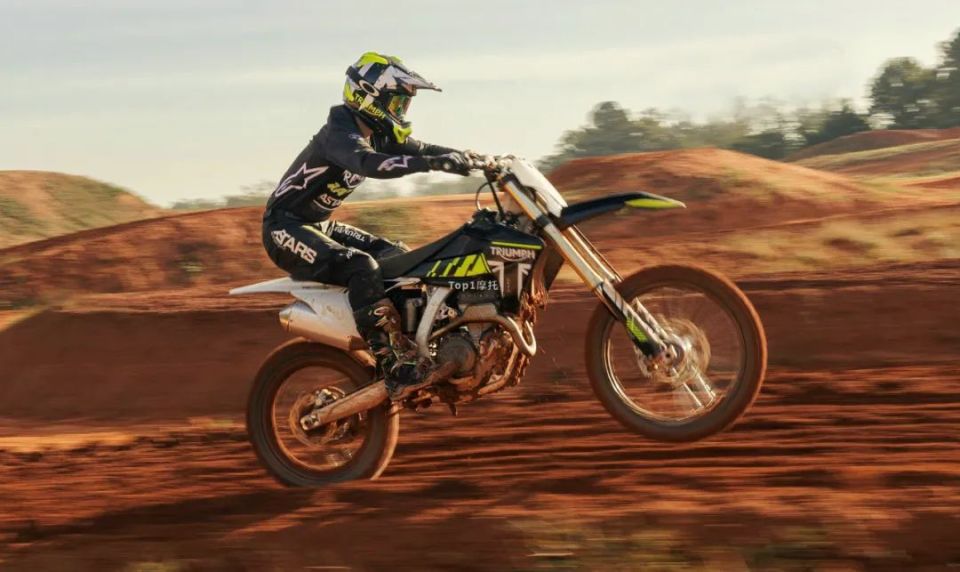 英伦品牌也开始玩泥巴凯旋tf250x越野摩托车发布