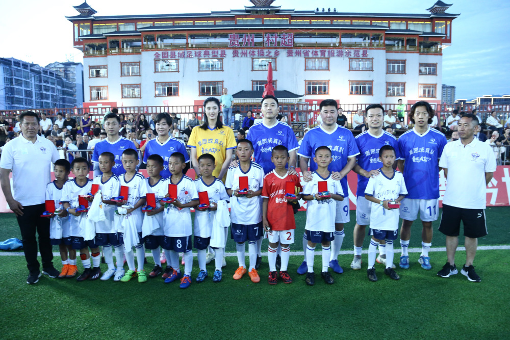 韩端现身中超帽子戏法 儿童节为孩子倾情表演