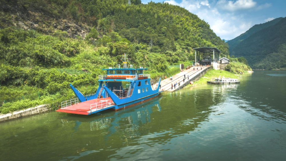 全省首艘纯电6车客渡船在丽水景宁顺利接水