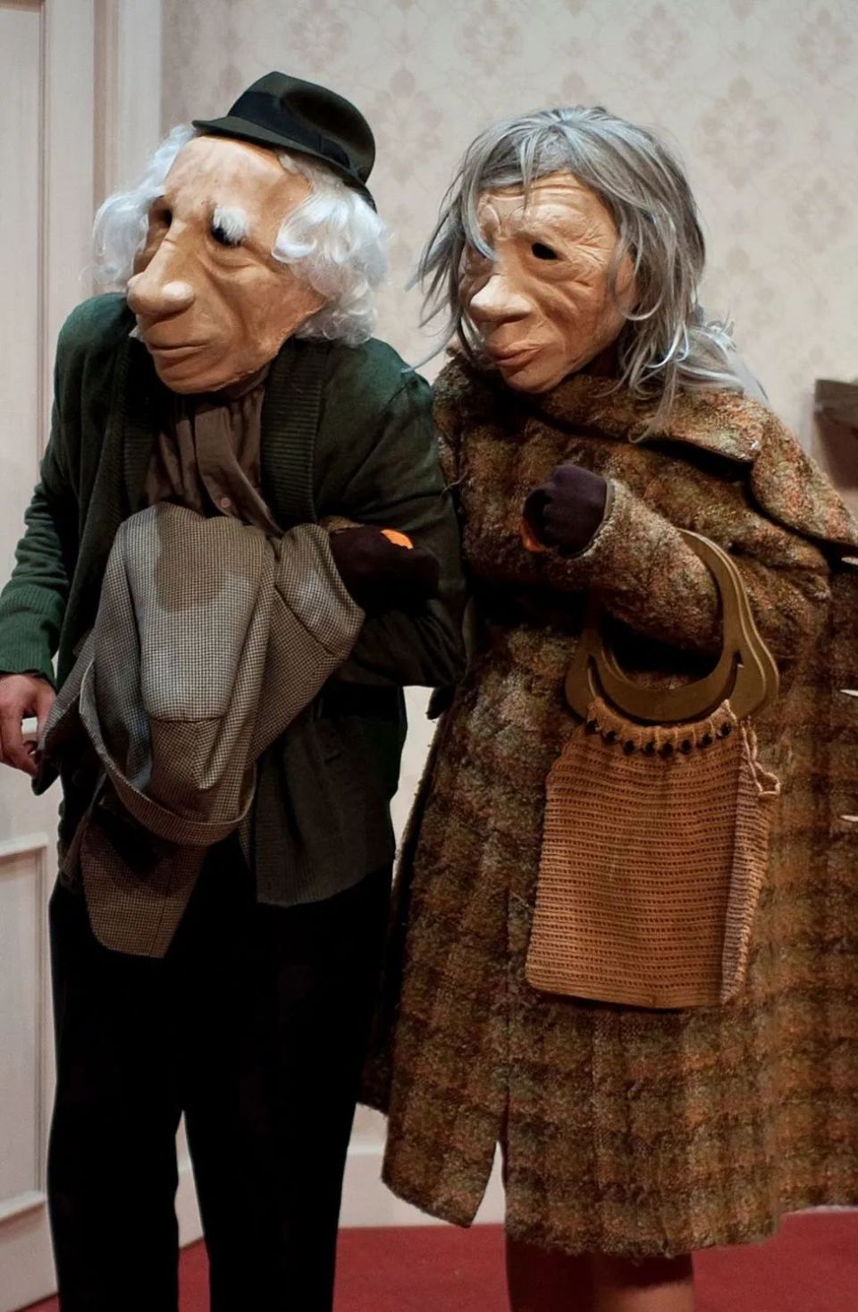 今天过节,在发海报和发疯之间,选择发福利丨一周推荐