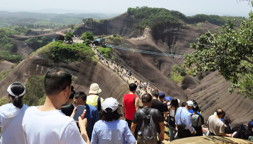 组图|爆火"五一"!郴州景区车车车 人人人_腾讯新闻
