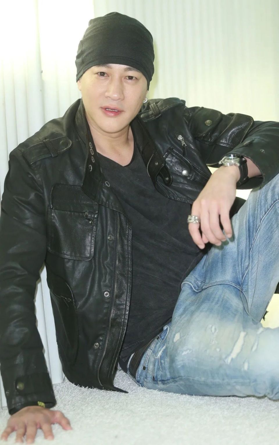 9年的地下恋,7年的两地分居,何润东却收获了最甜蜜的爱情_腾讯新闻