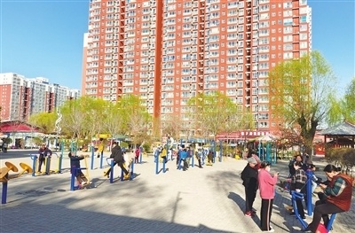 在义井公园锻炼的人们 李 红 摄义井公园北门 李 红 摄提到太原义井