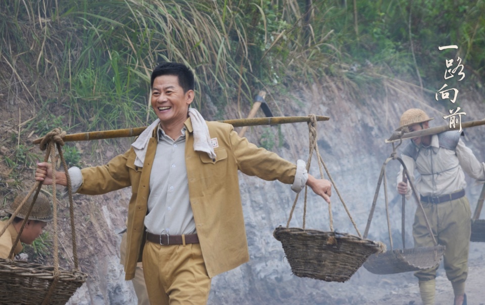 《一路向前》热播,当年不但要修铁路,还要抓特务