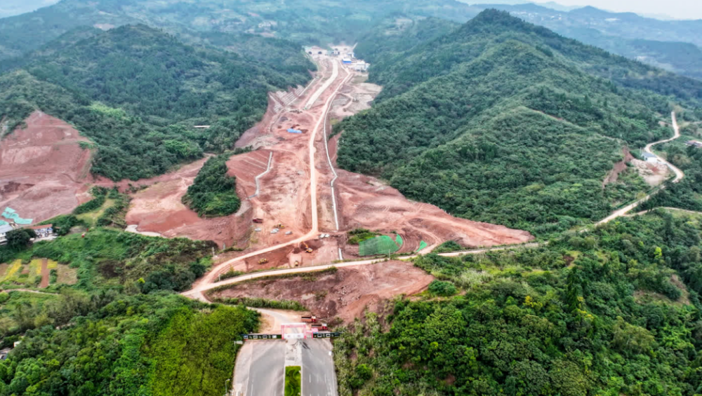 天府仁寿大道二峨山隧道预计11月全部贯通