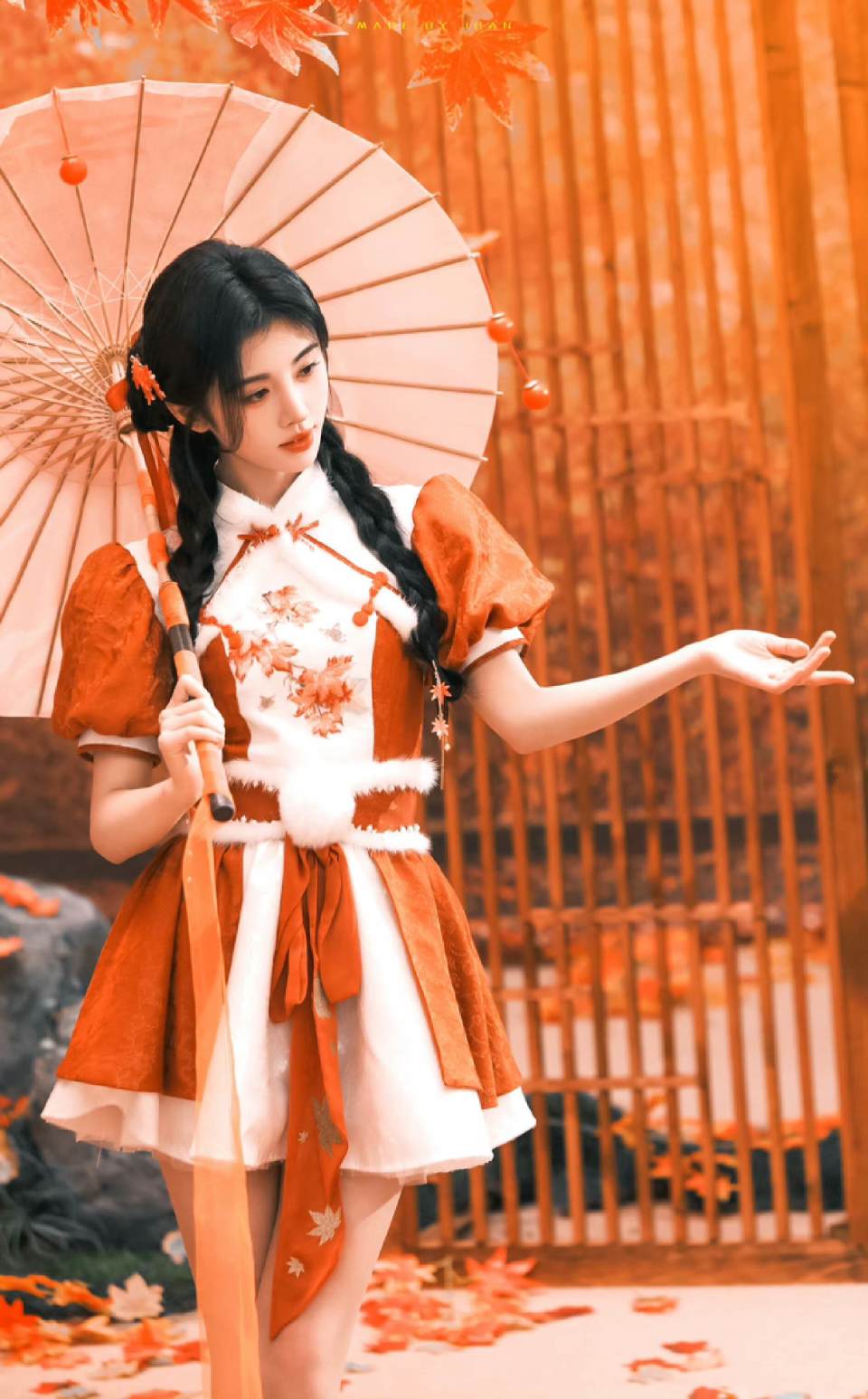 金晨cos王昭君,身穿超短裙,手拿魔法杖,和鞠婧祎气质截然不同