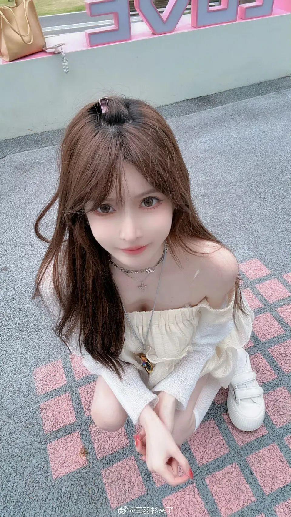 王 羽 杉