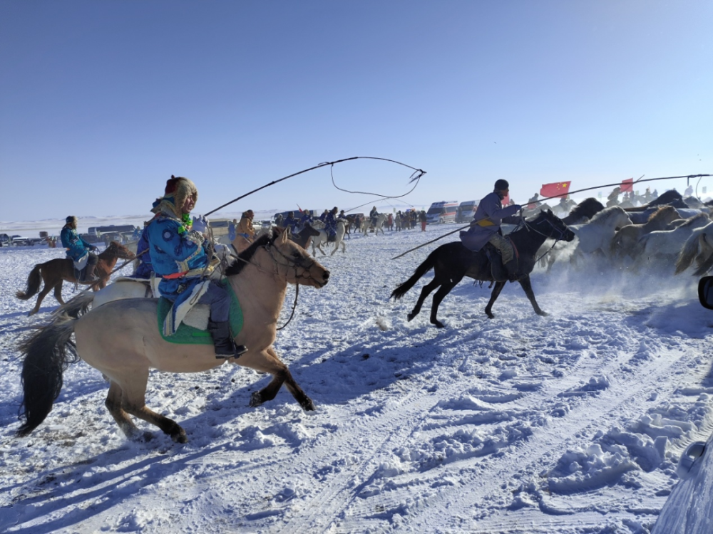 锡林郭勒盟冬季冰雪那达慕拉开帷幕