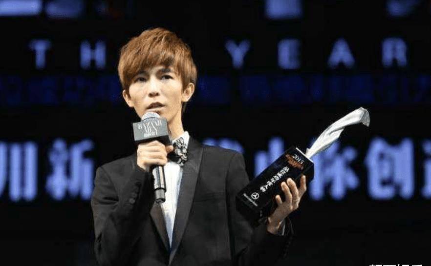 审美在线的郭敬明,新开妆造店,人均消费1500_腾讯新闻