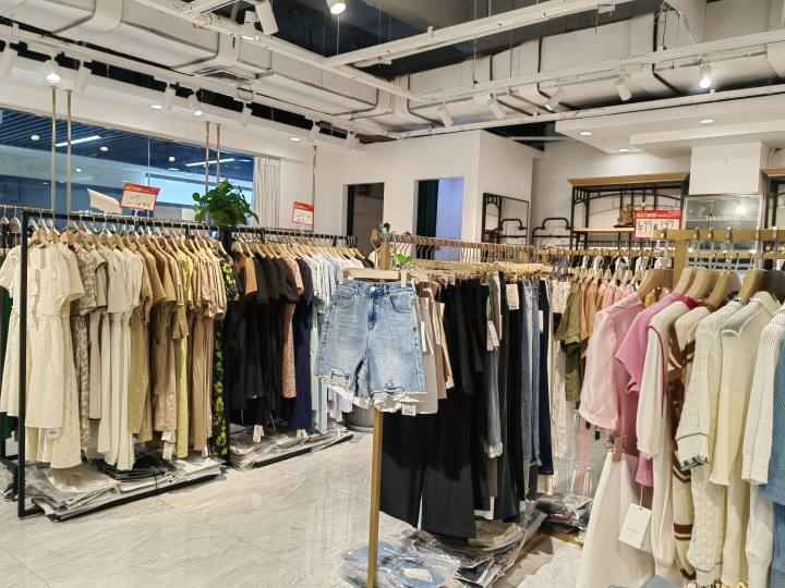 杭州这一届年轻人爱上批发市场.