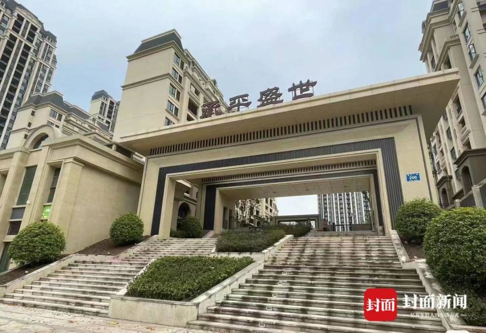 顶楼业主违建成风危险重重 小区居民投诉一年多无果：谁来为我们安全负责？丨云投诉_腾讯新闻