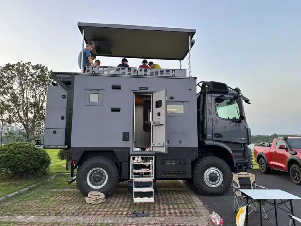 奔驰arocs房车4x4图片