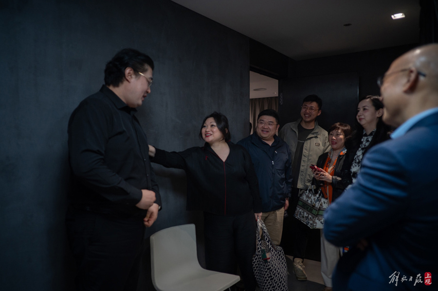 沈洋中国首演《无声之歌》,115分钟不间断唱出美好诗句_腾讯新闻