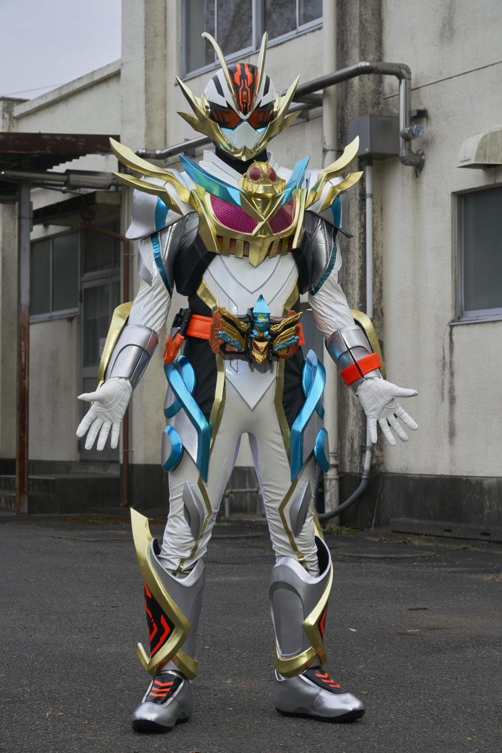 假面骑士白金歌查德官方皮套剧照特写 感觉比最终形态彩虹龙还帅_腾讯