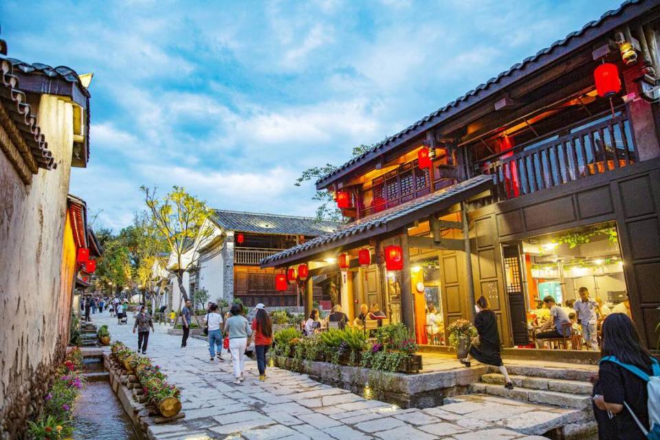 图集丨“上有古城、下有邛海” 四川西昌建昌古城全面开城迎龙年_腾讯新闻