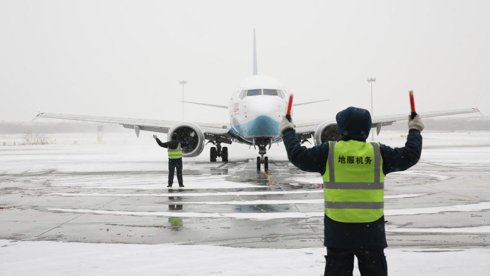 迎戰降雪天銀川河東國際機場全力保障航班起降旅客出行