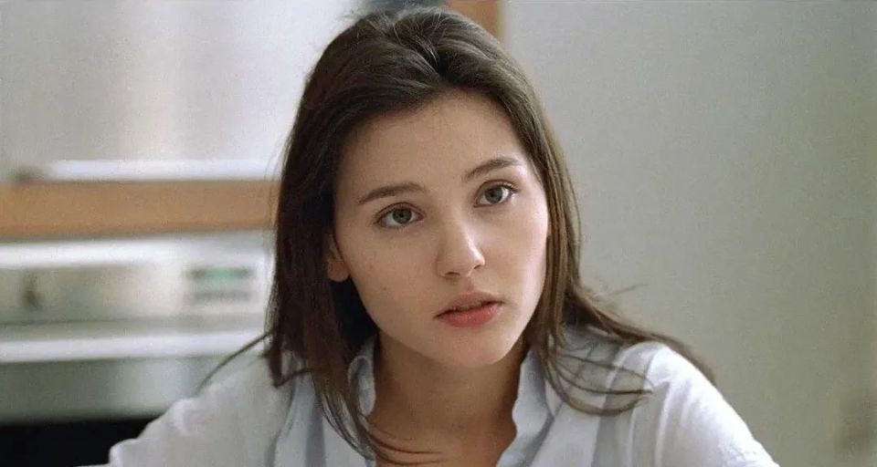 年轻一代的维吉妮·拉朵嫣,身上恍惚有好几个大美人的影子.