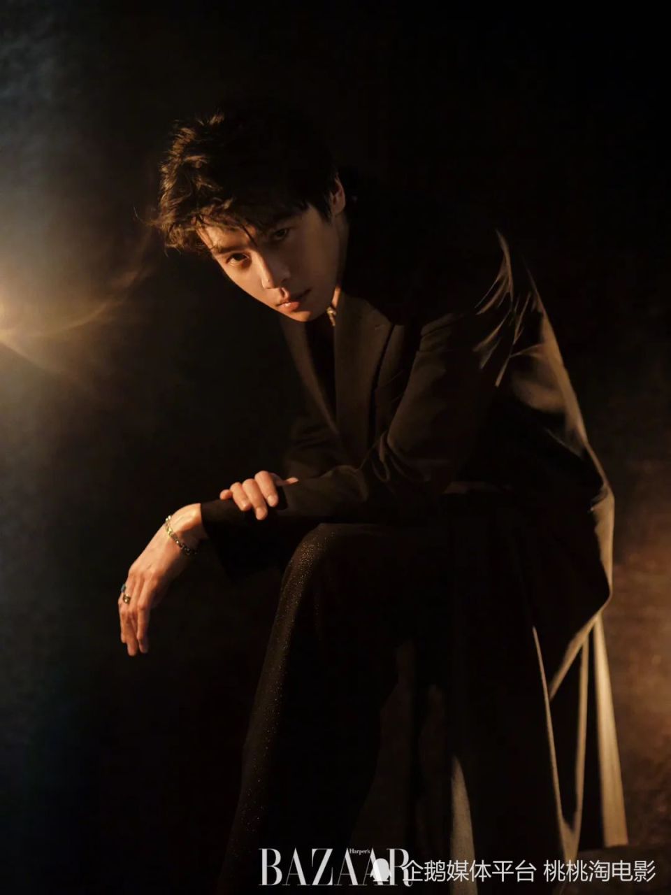 男星张若昀首个《时尚芭莎》封面大片