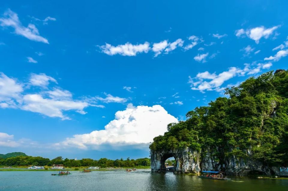 明天早上,桂林城标的歌舞之旅等你!