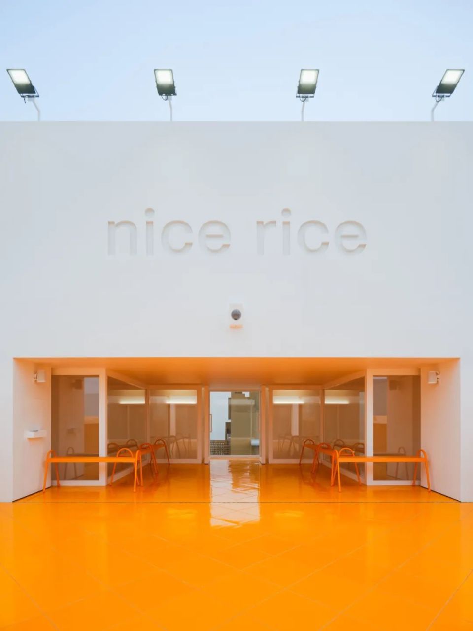 空间比服装更有表达欲，只做基础款的nice rice好饭如何俘获年轻人_腾讯新闻