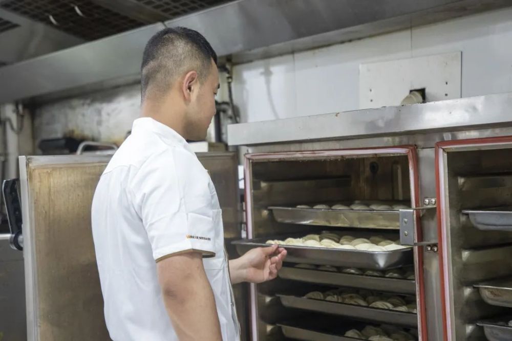 人物故事丨蔺伟:用四方灶台"勾勒"青春芳华_腾讯新闻