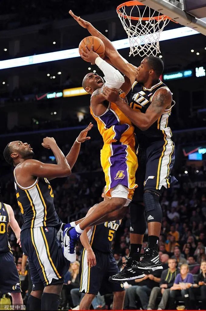 费沃斯的天赋非常好,身高2米08,臂展2米24.