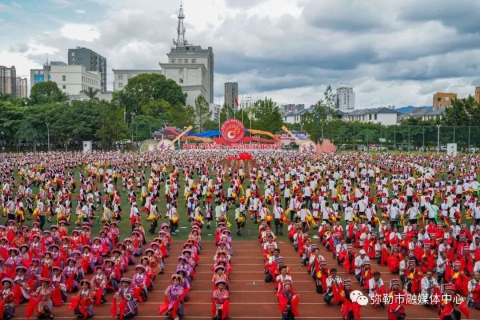 弥勒红烟路2021图片