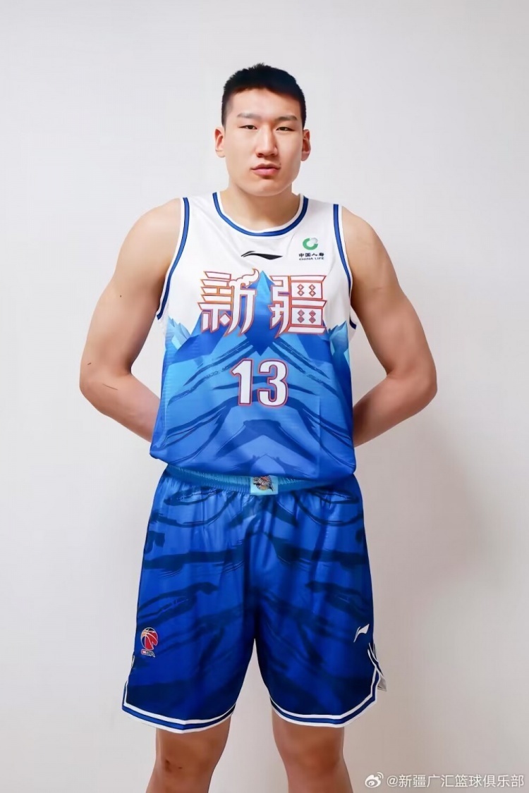 新疆生涯首秀李炎哲出战20分钟12中9高效砍下25分5板2断