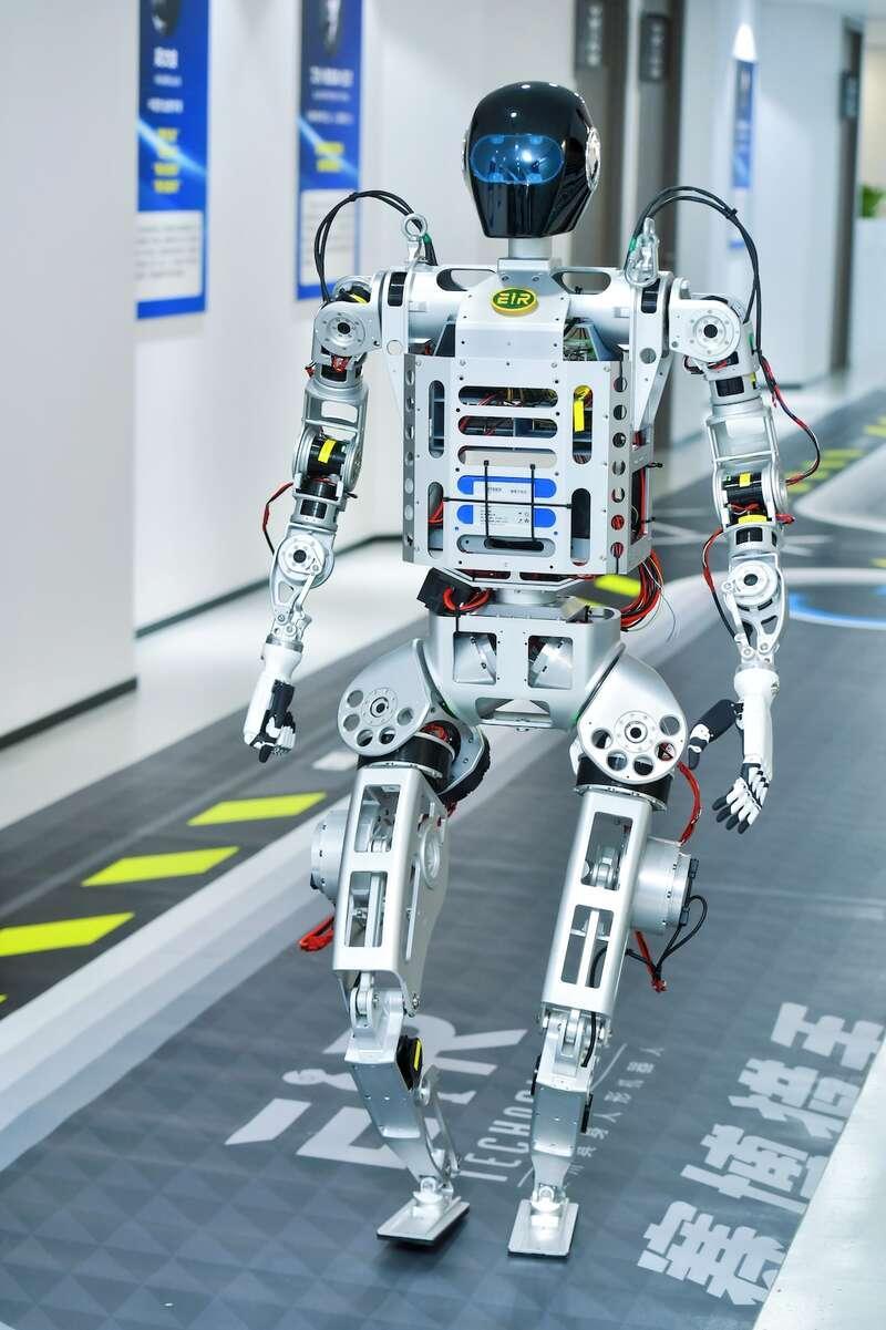 成都一人形机器人将"入职"多家柔性产品制造企业