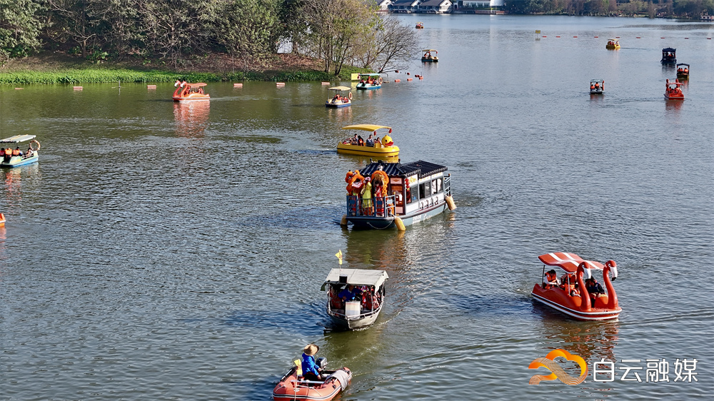 将引进3艘画舫船,整体采用岭南风格设计,可搭载游客14人.
