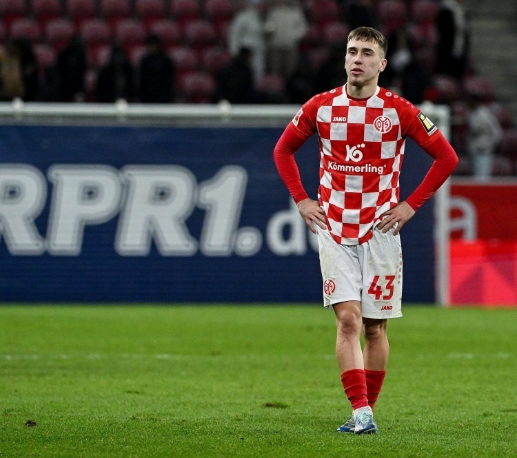 格鲁达:初入德国队像是走进电影里 穆勒热心助我与小猪合影