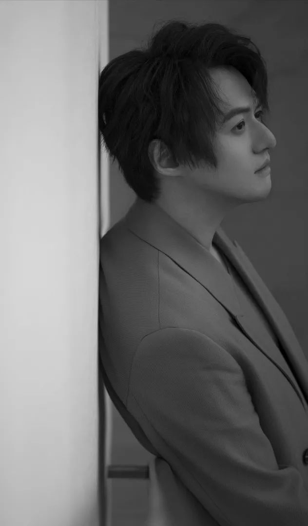 新专发布 | 青年华人音乐家"debut"系列《张浩天:穿越黑白的色彩》