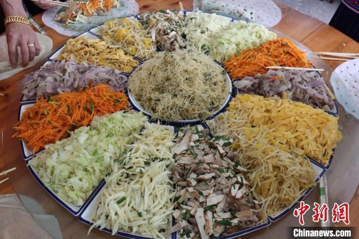 各民族同胞浙江温岭制麦饼筒迎端午饮食文化促交融