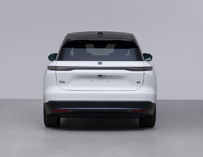 去除"江淮汽车"字样,蔚来新车交付改用新尾标_腾讯新闻