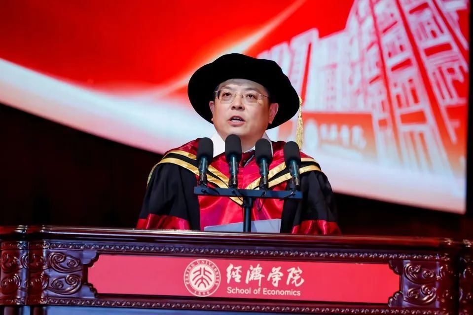董志勇院长在北京大学经济学院2023年毕业典礼上的