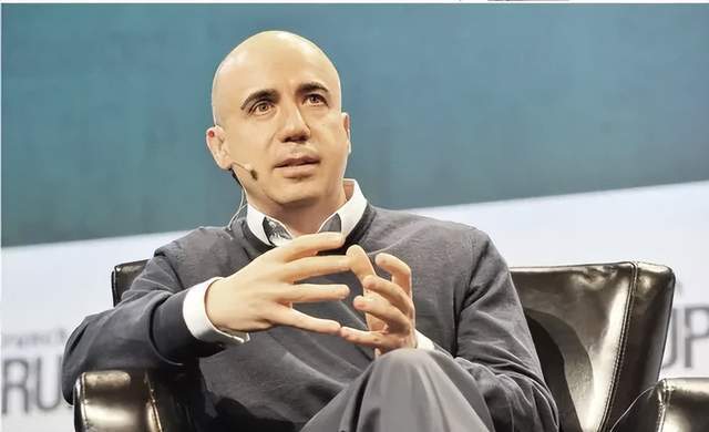 dst的老板米尔纳,是个俄国人,物理学家转行做投资,以 "快准狠"著称,投