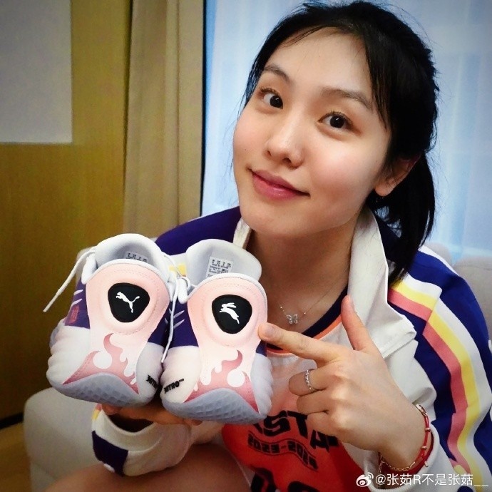 张茹晒照又是一年体验wcba全明星大家周末愉快