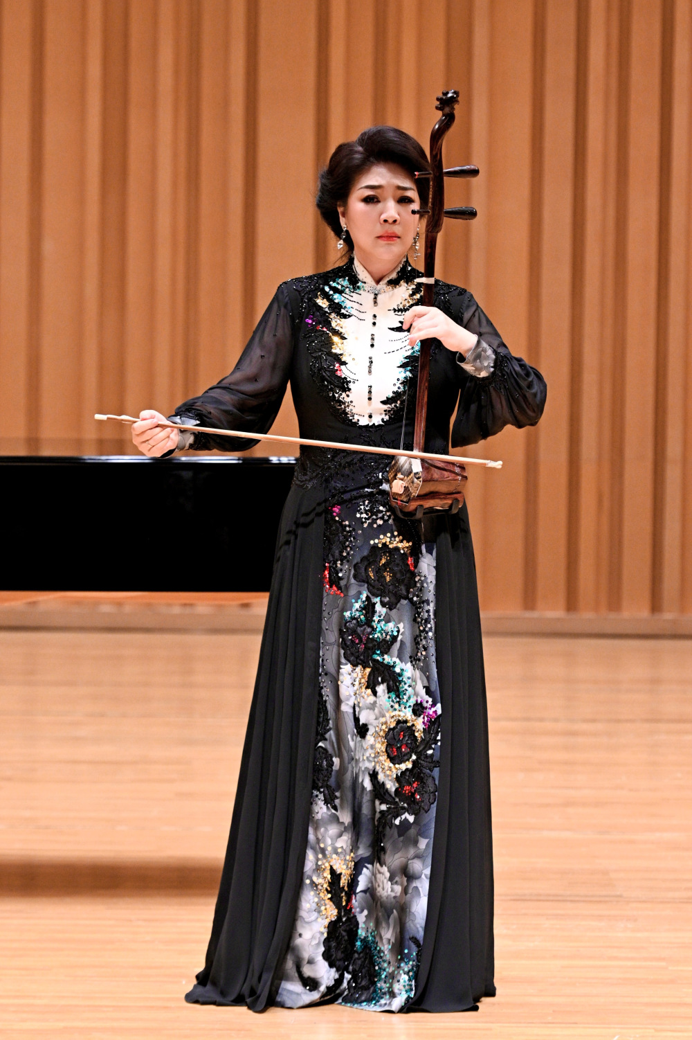 "民乐皇后"宋飞奏响"蓉城之秋"成都国际音乐季-腾讯新闻