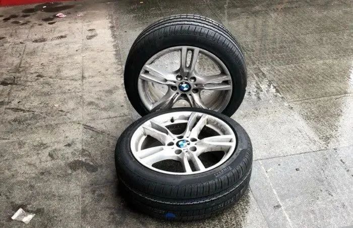 只坏了一条轮胎,凭要不要两条一起换?这个参数可以做判断